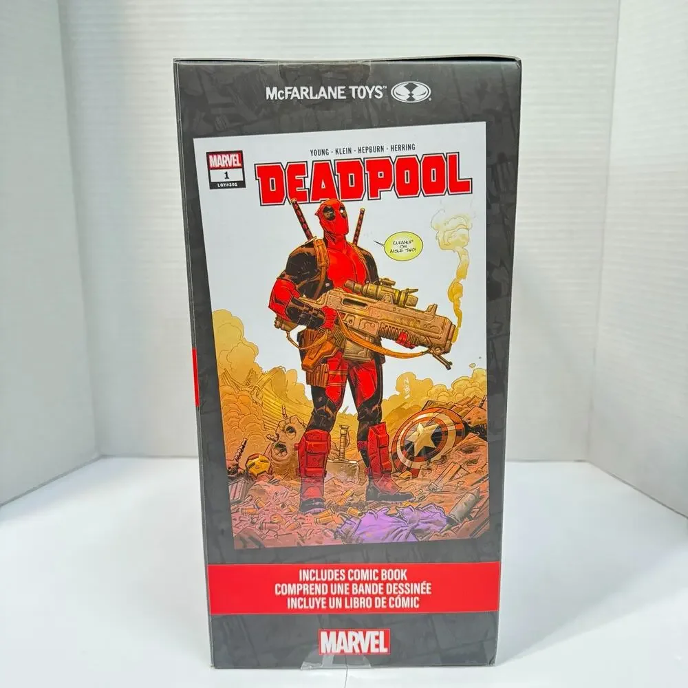 McFarlane Marvel Deadpool #1 1:6 Scale Platinum Chase Figure w/ Comic